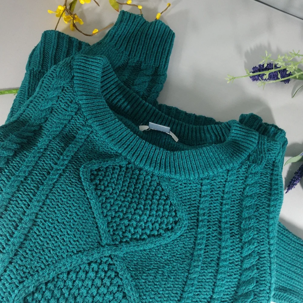 Old Navy Beautiful Sweater - Picture 7 of 7
